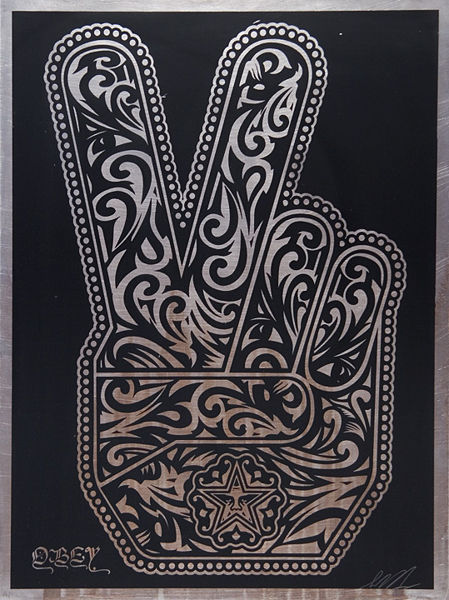 File:PeaceFingers.jpg